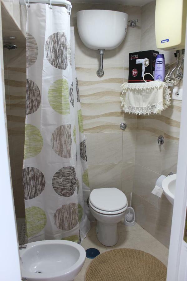 House Adrian Apartment Наполи Екстериор снимка
