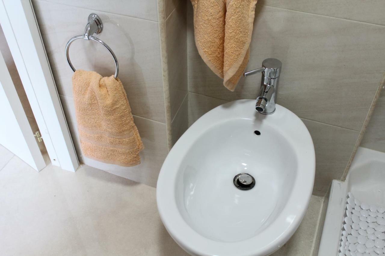 House Adrian Apartment Наполи Екстериор снимка